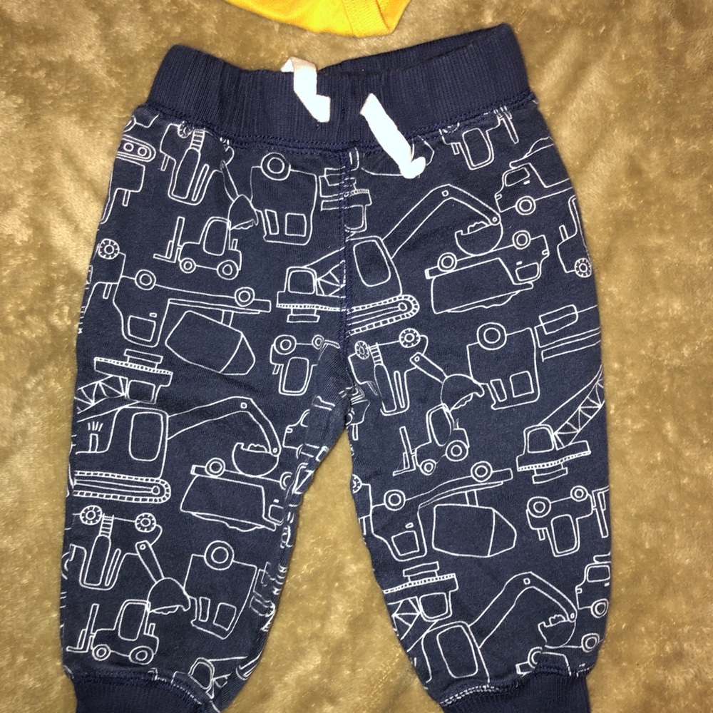 Carters Boy Set! 🚒🏗 - Picture 3 of 11